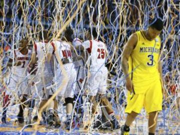 Alegr&iacute;a de los jugadores de los Los Cardinals de Louisville tras proclamarse nuevo campe&oacute;n de la NCAA.