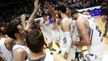 Los jugadores del Madrid celebran una victoria en la Euroliga.