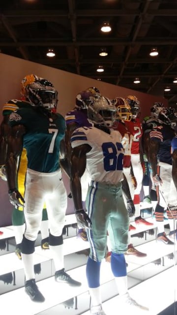 Tal cual como salen vestidos los jugadores, así están en la tienda de la NFL