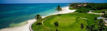 Este paraíso de campo de golf está ubicado dentro de un complejo de lujo cerca de Cancún. 