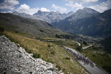 El pelotón durante la 18ª etapa del Tour de Francia 2019. 