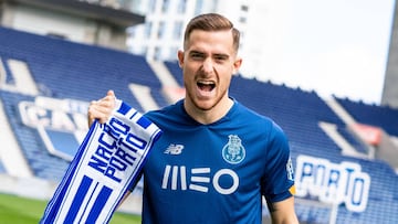 Toni Mart&iacute;nez, durante su presentaci&oacute;n con el FC Porto.