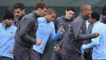 <b>PREPARADOS. </b>Agüero, Dzeko y Kompany se ejercitan con el City.