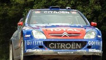 <B>EL MÁS RÁPIDO.</B> Loeb ha conseguido una ventaja de dos décimas de segundo sobre el noruego Peter Solberg.