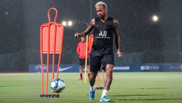 Neymar a&uacute;n trabaja en Par&iacute;s, con los fisios del PSG, para recuperar su lesi&oacute;n en el tobillo.