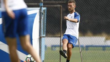 Jorge Saenz, jugador del Tenerife durante un entrenamiento.