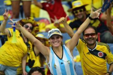 A supporter of Argentina cheers for her team before the FIFA World Cup Russia 2018 qualifier match against Colombia in Barranquilla, Colombia on November 17, 2015. AFP PHOTO / LUIS ROBAYO