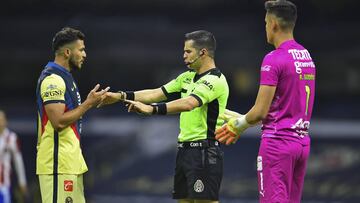 Polémico gol anulado de Córdova en el Clásico Nacional