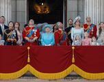 What is Queen Elizabeth II’s line of succession and who is the heir to the throne of England?
