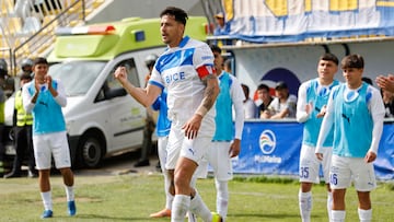 Futbol, Everton vs Universidad Catolica.
Fecha 24, campeonato nacional 2025.
El jugador de Universidad Catolica, Fernando Zampedri, celebra su gol contra Everton durante el partido de primera division realizado en el estadio Sausalito de Vina del Mar, Chile.
19/10/2025
Raul Zamora/Photosport
Football, Everton vs Universidad Catolica.
24th round, 2025 national championship.
Universidad Catolica’s player Fernando Zampedri celebrates after scoring against Everton during the first division match at the Sausalito stadium in Vina del Mar, Chile.
19/10/2025
Raul Zamora/Photosport
