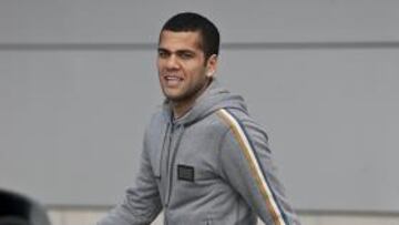 Dani Alves se entrena con el grupo, pero sigue sin recibir el alta médica