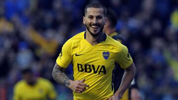 Boca Juniors&#039; forward Dario Benedetto celebrates upon scoring against  Olimpo during their Argentina First Division Superliga football match at La Bombonera stadium, in Buenos Aires, on August 27, 2017. / AFP PHOTO / ALEJANDRO PAGNI