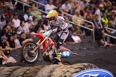 Laia debuta en las olimpiadas de los deportes extremos y lo hace con una medalla de oro. Un hecho histórico al ser la primera piloto española en lograr el triunfo en la categoría. Luego vendrían otros tres metales dorados más, uno de ellos logrados al amparo de su público en la cita de Barcelona. "Estoy muy contenta porque lo he conseguido en casa. Es mi primer año en esta competición y ya llevo dos victorias. Realmente es increíble, es una pasada", declaró tras su triunfo.