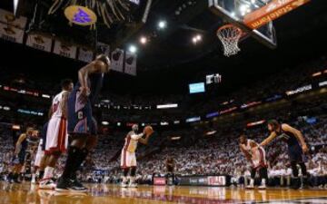 Primer punto de la serie para el campeón. Buena imagen, eso sí, de los Bobcats de Clifford y Michael Jordan.