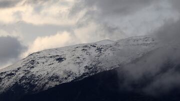 La Región Metropolitana no se salvará del viento blanco y las nevadas: el sistema frontal está en camino