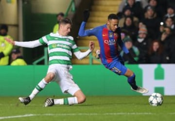 Neymar con Mikael Lustig.