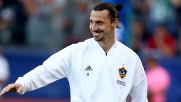 La estrella de LA Galaxy sigue conquistando Los Ángeles, en esta ocasión acudió a una academia para convivir con los niños y entrenar con ellos al ritmo de Rocky.