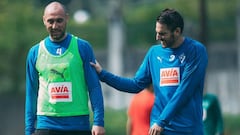 Ramis y Bigas, dos de los centrales que tiene Mendilibar, durante un entrenamiento.