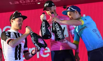 Chris Froome, Tom Dumoulin y Miguel Ángel López