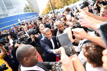 Kylian Mbappé llega al estadio del PSG.