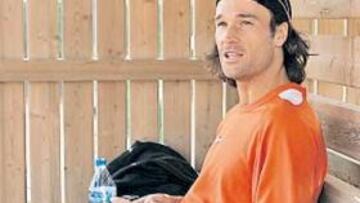 Pero Rafa no es imbatible ni nadie lo es, y yo pienso ir a por todas a París, a Roland Garros"