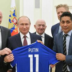 Jorge Campos, presente en reunión con Infantino y Putin