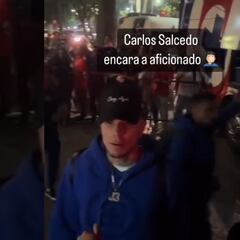 Carlos Salcedo encara a aficionado y amaga con darle un cabezazo