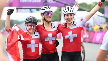 Triplete suizo en el MTB femenino en Tokio.