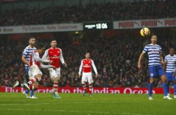 Alexis ya sacó el cabezazo para el 1-0.