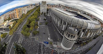 Espacio donde se construirá la nueva explanada de casi 5.000 metros cuadrados. Sobre lo que antes era un pequeño aparcamiento entre el estadio y la Castellana.