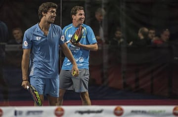 Paquito Navarro y Juan Lebr&oacute;n reaccionan ante el p&uacute;blico.