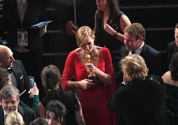 Allison Janney con el Oscar a mejor actriz secundaria por Yo, Tonya.