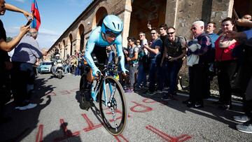 Miguel Ángel López durante la etapa 1 del Giro de Italia 2019.