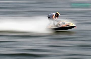 El piloto francés Axel Courtois durante la Aquabike Class Pro Circuit World Championships en Sharjah, Emiratos Árabes Unidos. 