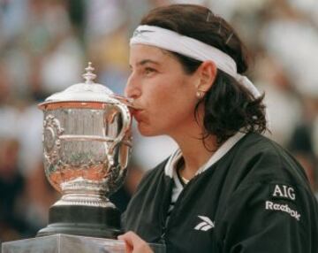 El 06/06/1998 logró su tercer Roland Garros individual, después de vencer a Monica Seles por 7-6 0-6 6-2