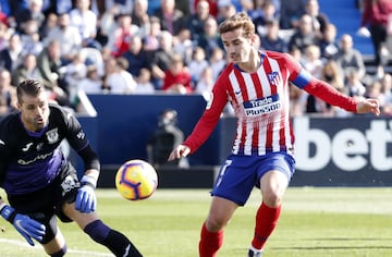 El delantero francés del Atleti estrenaba capitanía. 




