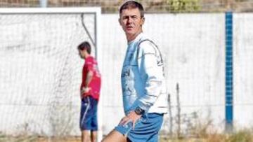 <b>TRANQUILO. </b>Alcaraz confía en la plantilla para salir del descenso.