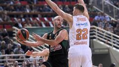 Nick Calathes, durante el partido de la Euroliga que ha enfrentado al Panathinaikos y al Kirolbet Baskonia en Atenas