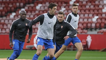 Jos&eacute; Gragera, en un calentamiento con el Sporting. 