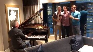 El trío Federer, Haas y Dimitrov: ¿La raqueta o el micrófono?