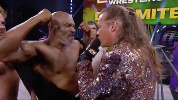 Mike Tyson y Chris Jericho durante el show Dynamite de AEW.