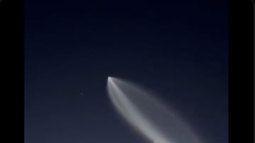 Usuarios de redes sociales comparten vídeos de una misteriosa estela de luz en el cielo de California.