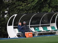 Manolo Higuera y José Alberto López, del Racing.