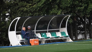 Manolo Higuera y José Alberto López, del Racing.