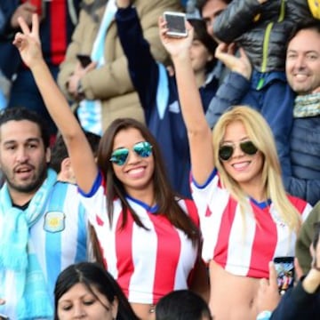 La belleza y los colores tiñeron las gradas en la primera fase de Copa América Chile 2015.