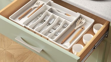 Este es el organizador de cajones para la cocina más vendido en Amazon: es extensible y tiene de todo
