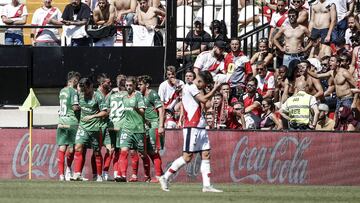 Calleri (Deportivo Alaves) celebrates his goal which made it (1,3) La Liga match between Rayo Vallecano vs Deportivo Alaves at the Vallecas stadium in Madrid, Spain, September 22, 2018 .