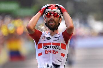El ciclista belga Thomas De Gendt se fugó desde la salida y estuvo escapado 200 kilómetros hasta la victoria. 
