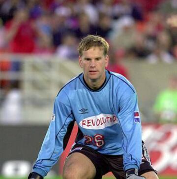 El ex guardameta de New England Revolutión disputó 7 temporadas en la MLS donde se enfrentó a 24 penales, atajó 15 y 9 terminaron en gol. La efectividad desde los 11 pasos quedó en el 40%