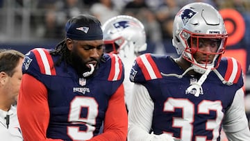 ARLINGTON, TEXAS - OCTOBER 01: Matthew Judon #9 of the New England Patriots holds his arm while walking off the field while consoled by Anfernee Jennings #33 of the New England Patriots during the third quarter against the Dallas Cowboys at AT&T Stadium on October 01, 2023 in Arlington, Texas.   Sam Hodde/Getty Images/AFP (Photo by Sam Hodde / GETTY IMAGES NORTH AMERICA / Getty Images via AFP)